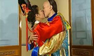 还珠格格3箫剑晴儿船上吻戏多少集 最后的格格吻戏